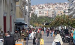 Θεσσαλονίκη: Ο Ιατρικός Σύλλογος θεωρεί άκρως επιβεβλημένη τη χρήση μάσκας