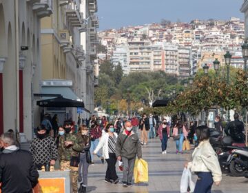 Οι Έλληνες δουλεύουν σχεδόν τρία χρόνια λιγότερο από τους Ευρωπαίους