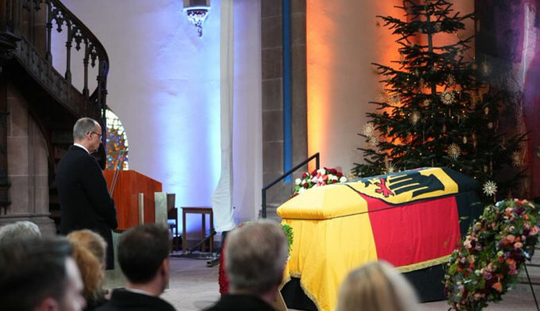 Η Γερμανία αποχαιρέτησε τον Βόλφγκανγκ Σόιμπλε – Πλήθος κόσμου στην κηδεία του