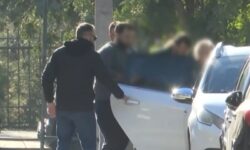 Πατροκτονία στο Περιστέρι: «Είχαμε φωνάξει πολλές φορές την αστυνομία και είχε γίνει καταγγελία»