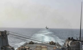 Νέα ένταση στη Μέση Ανατολή: Το Ιράν επιτέθηκε σε αμερικανικά αντιτορπιλικά στα Στενά του Ορμούζ