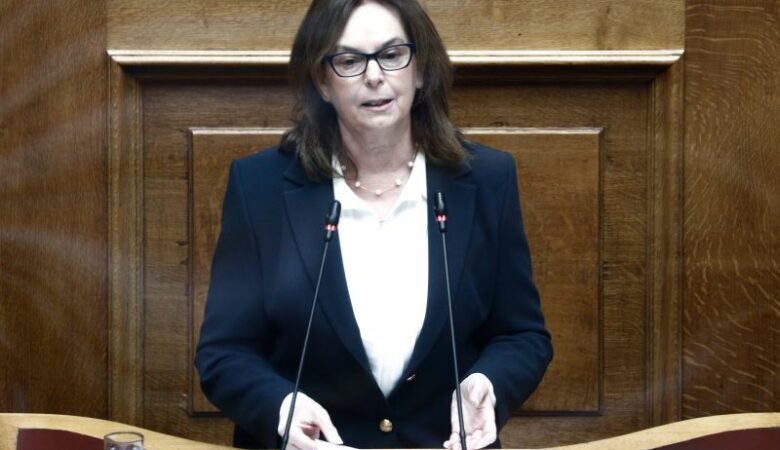 ΣΥΡΙΖΑ: Την αποχώρησή της ανακοίνωσε η πρώην υπουργός Κατερίνα Παπανάτσιου