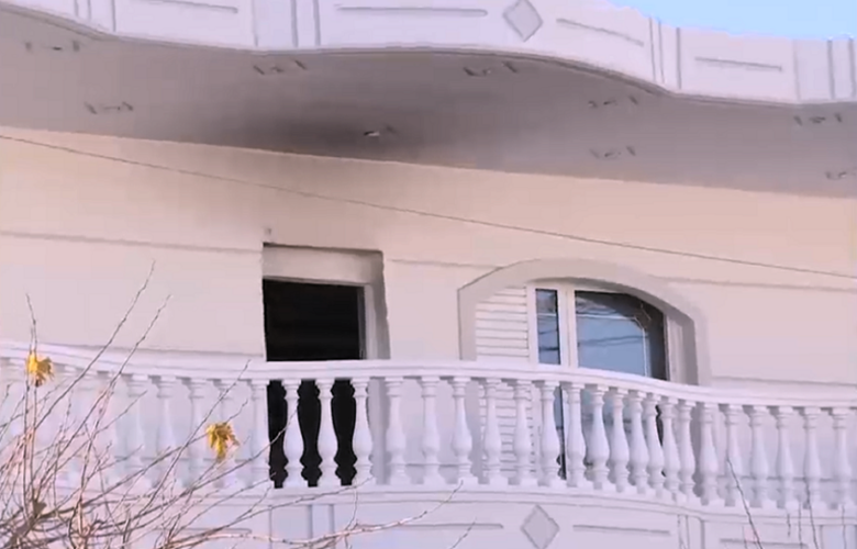 Ζεφύρι: Διασωληνωμένη η 45χρονη που την πυρπόλησε ο σύζυγός της