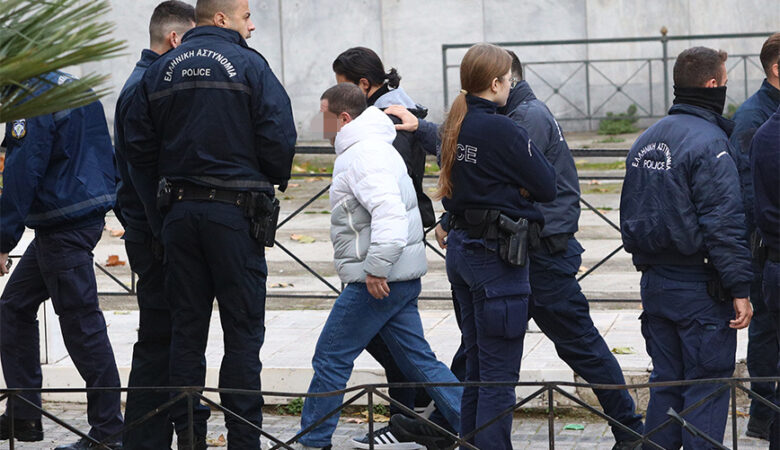 Υπόθεση 12χρονης στον Κολωνό: Αποφασίζει το δικαστήριο αν θα αναγνωριστούν ελαφρυντικά στους 19 καταδικασθέντες