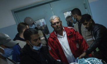 Τέσσερις τραυματιοφορείς της παλαιστινιακής Ερυθράς Ημισελήνου σκοτώθηκαν από ισραηλινό βομβαρδισμό στη Γάζα