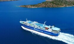 Μηχανική βλάβη στο πλοίο «ΑΠΟΛΛΩΝ ΕΛΛΑΣ» πριν τον απόπλου για την Αίγινα