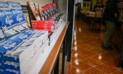 Έκλεψαν το βιβλιοπωλείο των αστέγων στην Αθήνα και του αφαίρεσαν 8.000 βιβλία
