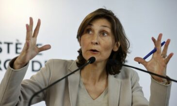 Η αντιπολίτευση στη Γαλλία ζητά την παραίτηση της υπουργού Παιδείας