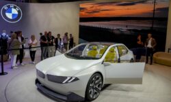 Η αμιγώς ηλεκτρική BMW Vision Neue Klasse ενισχύει την ηλεκτροκίνηση