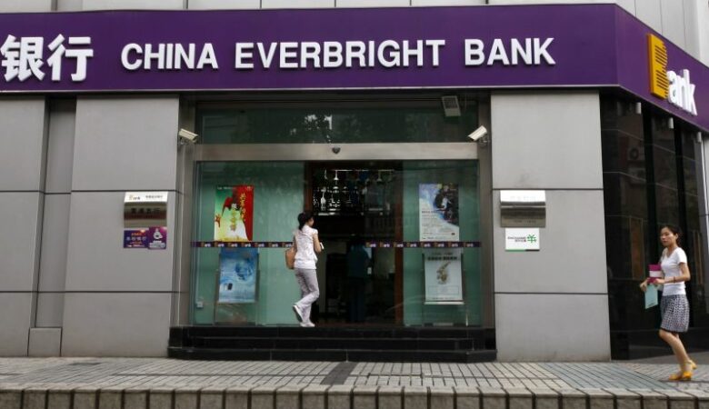 Κίνα: Συνελήφθη για δωροδοκία πρώην πρόεδρος του τραπεζικού κολοσσού Everbright