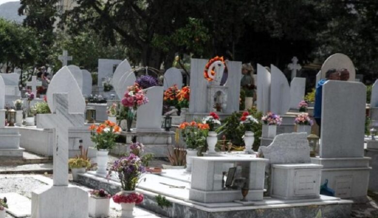 Εφιαλτική νύχτα για 88χρονη στη Χαλκίδα – Διανυκτέρευσε στο νεκροταφείο