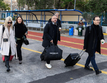 Αναχώρησαν για τις Σπέτσες τα μέλη της Κ.Ο. του ΣΥΡΙΖΑ – Ξεκινά η διήμερη συνάντηση εργασίας