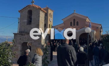 Άγριο έγκλημα στη Χαλκίδα: Θρήνος και οργή στην κηδεία του 43χρονου, που μαχαίρωσε η 39χρονη