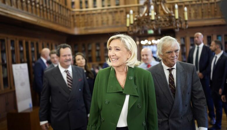 Το ακροδεξιό κόμμα της Μαρίν Λεπέν προηγείται σε δημοσκόπηση στη Γαλλία ενόψει ευρωεκλογών