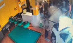 Αυτοκίνητο «εισέβαλε» σε καφετέρια στο Τορίνο τραυματίζοντας επτά άτομα – Δείτε βίντεο