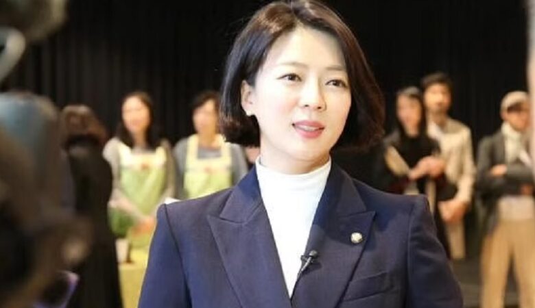 Νότια Κορέα: Γυναίκα βουλευτής δέχθηκε επίθεση στο δρόμο