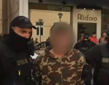 Διεκόπη η δίκη για την δολοφονία του Μπάμπη Κούτσικου: Ξέσπασε η μητέρα του στη θέα του δράστη
