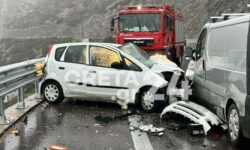 Σφοδρό τροχαίο στην Κρήτη: Νεκρή η 59χρονη οδηγός του οχήματος που συγκρούστηκε με το βαν ενός 38χρονου – Σε κρίσιμη κατάσταση το 2 ετών εγγονάκι της