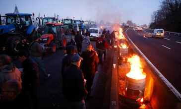 Γαλλία: «Παραλύει» η χώρα λόγω των αγροτικών κινητοποιήσεων – Θα μπλοκάρουν με τα τρακτέρ την πρόσβαση στο Παρίσι