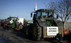 Ο Μακρόν καλεί την Ευρωπαϊκή Ένωση να βοηθήσει στην κρίση με τους αγρότες