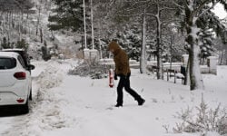 «Άσπρη» μέρα στο Περτούλι –  Χιόνισε μήνα Απρίλιο μετά από 20 χρόνια
