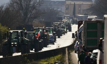 Οι Ευρωπαίοι αγρότες εντείνουν τις κινητοποιήσεις τους κατά του αυξανόμενου κόστους και των «πράσινων» κανονισμών