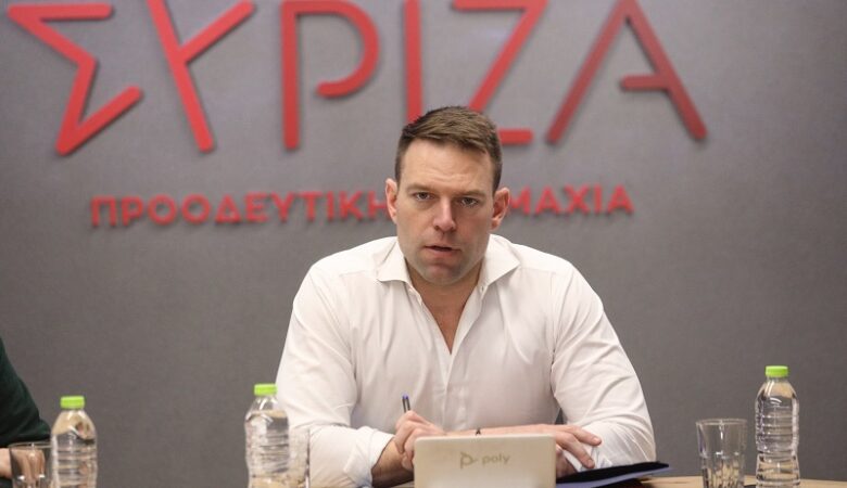 Ο Κασσελάκης αντέδρασε στις δηλώσεις Κούγια: Δεν υπάρχει τίποτα «αντρικό» στην κακοποίηση