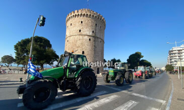 Θεσσαλονίκη: «Απόβαση» αγροτών της Κεντρικής Μακεδονίας με τα τρακτέρ στην πόλη – Το… φέρετρο στην καρότσα