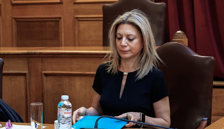 Επιστολές προς τον Ν. Κακλαμάνη απέστειλαν η Μαρία Καρυστιανού και η Ζωή Κωνσταντοπούλου ενόψει της ψηφοφορίας για ΠτΔ