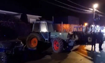 Αγρότες με 15 τρακτέρ «στρατοπέδευσαν» στο σπίτι του Βέλγου πρωθυπουργού