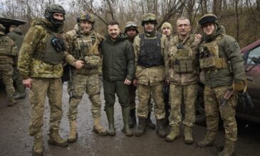 Ο πρόεδρος της Ουκρανίας επισκέφθηκε την πρώτη γραμμή του μετώπου