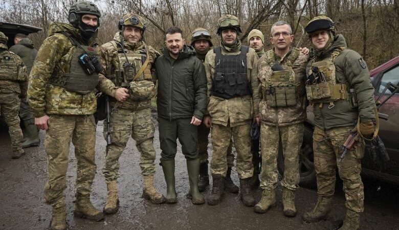 Ο πρόεδρος της Ουκρανίας επισκέφθηκε την πρώτη γραμμή του μετώπου