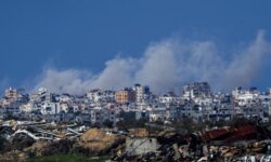Το Τελ Αβίβ εξετάζει τα γεγονότα για το «σοβαρό» ισραηλινό πλήγμα σε παλαιστινιακό καταυλισμό στη Ράφα