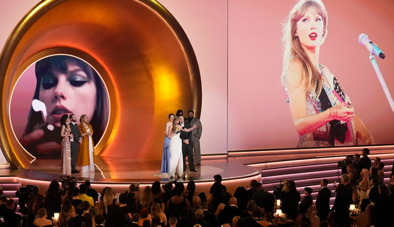 Βραβεία Grammy 2024: Η Σελίν Ντιόν συγκίνησε πάνω στη σκηνή και η Τέιλορ Σουίφτ έγραψε ιστορία