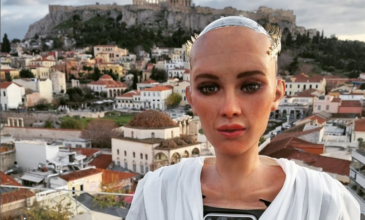 Στην Αθήνα το πιο διάσημο ρομπότ τεχνητής νοημοσύνης – Η «Σοφία» μιλάει άπταιστα ελληνικά και… ποζάρει στην Ακρόπολη
