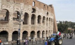 Συμβολική διαμαρτυρία με τέσσερα τρακτέρ στο κέντρο της Ρώμης