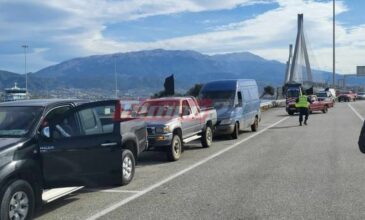 Συνεχίζουν τις κινητοποιήσεις τους οι αγρότες: Άνοιξαν τα διόδια στη Γέφυρα Ρίου Αντιρρίου – Απέκλεισαν την Σερρών – Θεσσαλονίκης στο Στρυμονικό