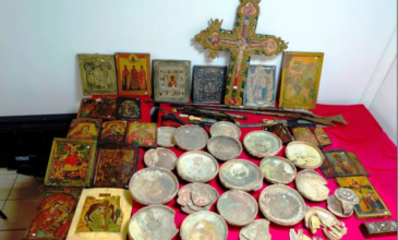 Μια 70χρονη στην Θεσσαλονίκη έκρυβε τεράστιας αξίας αρχαία αντικείμενα, εικόνες, αλλά και όπλα