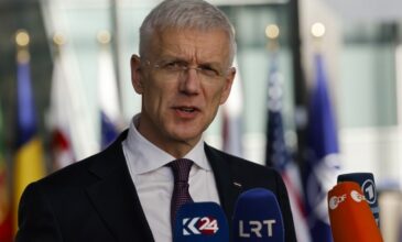 «Τα σχόλια του Τραμπ δείχνουν ότι η Ευρώπη πρέπει να αυξήσει τις δαπάνες της για την άμυνα», τονίζει ο ΥΠΕΞ της Λετονίας