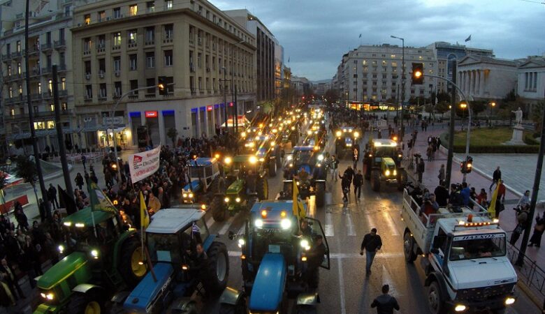 Σε εξέλιξη η κάθοδος των τρακτέρ στην Αθήνα – Πώς θα φθάσουν στο κέντρο της πρωτεύουσας την Τρίτη