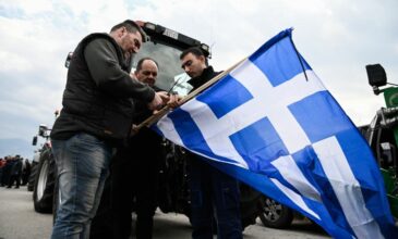 Με λεωφορεία και ΙΧ επιβατικά αυτοκίνητα θα μεταβούν στην Αθήνα αγρότες από τα μπλόκα της Δυτικής Ελλάδας και της Πελοποννήσου