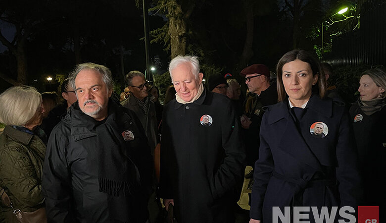 Διαμαρτυρία στη ρωσική πρεσβεία στην Αθήνα για το θάνατο του Ναβάλνι – Βίντεο και εικόνες του News