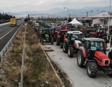 Σε ποσό άνω των 4,7 δισ. ευρώ κοστολογούνται οι απαιτήσεις των αγροτών στα μπλόκα