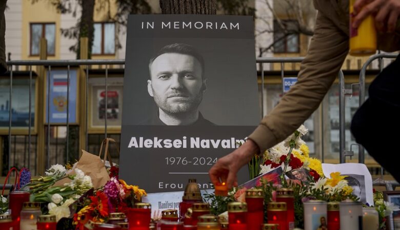 Αποκάλυψη-σοκ για τον θάνατο του Ναβάλνι: «Τον άφησαν για ώρες στο κρύο και τον σκότωσαν με μια γροθιά στην καρδιά»