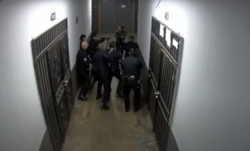 Βίντεο ντοκουμέντο με αστυνομικούς στο Λος Άντζελες να σκοτώνουν άνδρα που κράταγε πλαστικό πιρούνι