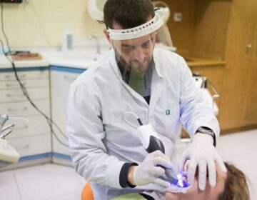 Ρομπότ με τεχνητή νοημοσύνη σε ρόλο… οδοντοτεχνίτη στην Οδοντιατρική Σχολήτου ΑΠΘ