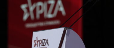 ΣΥΡΙΖΑ: Το προσωπείο του «συνετού οικονομικού διαχειριστή» φόρεσε ο Κυριάκος Μητσοτάκης