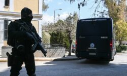Aπολογούνται οι συλληφθέντες για συμμετοχή στην τρομοκρατική οργάνωση «Σύμπραξη Εκδίκησης»