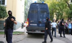 Κατηγορίες για πέντε κακουργήματα αντιμετωπίζουν οι 74 συλληφθέντες για τα επεισόδια έξω από το γήπεδο του Παναθηναϊκού