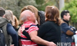 Συγκλονίζουν οι κραυγές του πατέρα του νεκρού στο σημείο της οικογενειακής τραγωδίας στη Νίκαια – Δείτε βίντεο και φωτογραφίες του News